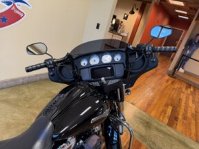 2021 Harley-Davidson® Street Glide® Vivid Black thumb 1