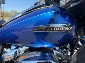 2017 Harley-Davidson® Tri Glide® Ultra Superior Blue thumb 0