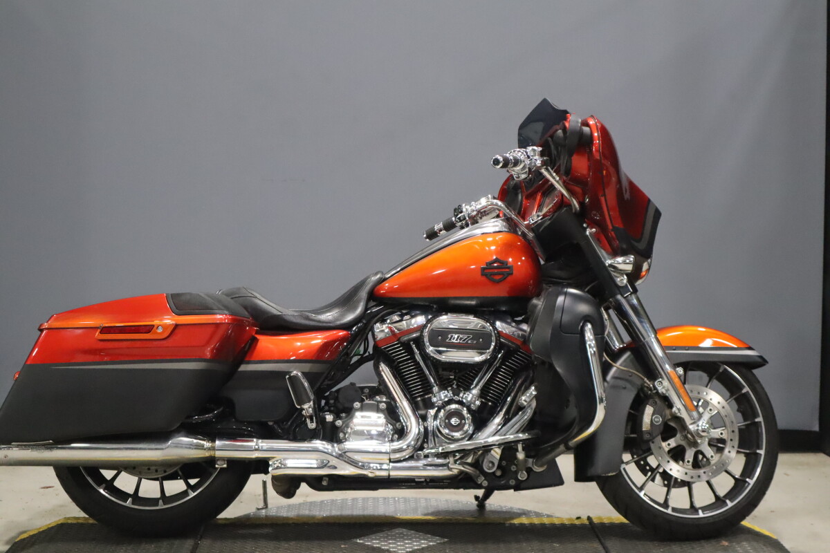 2018 Harley-Davidson® CVO™ Street Glide® FLHXSE