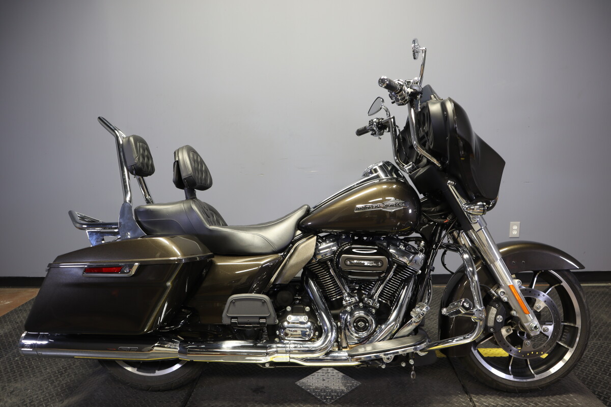 2021 Harley-Davidson® Street Glide® River Rock Gray | Summit