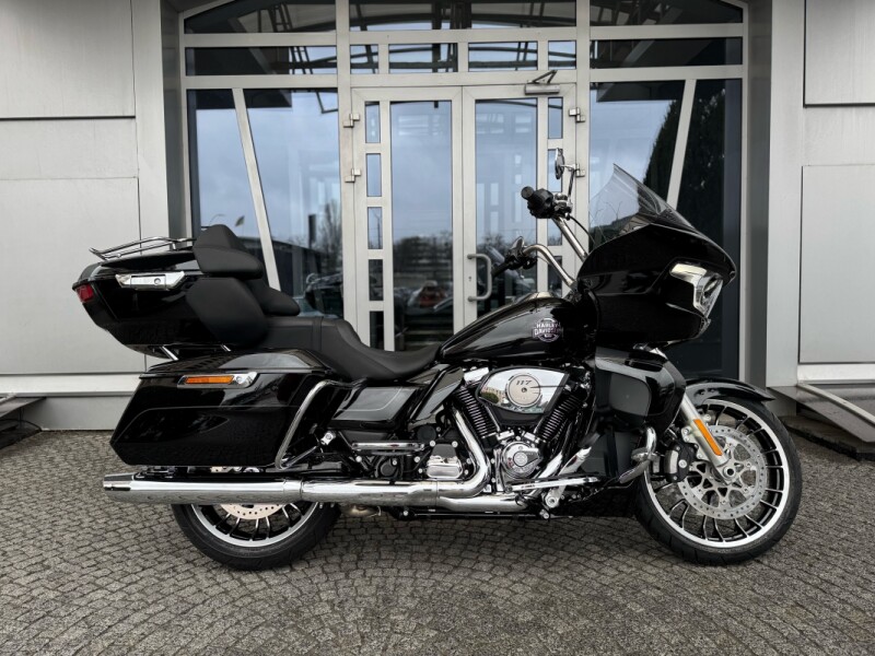 2026 Harley-Davidson® Road Glide Limited Vivid Black Chrome Trim