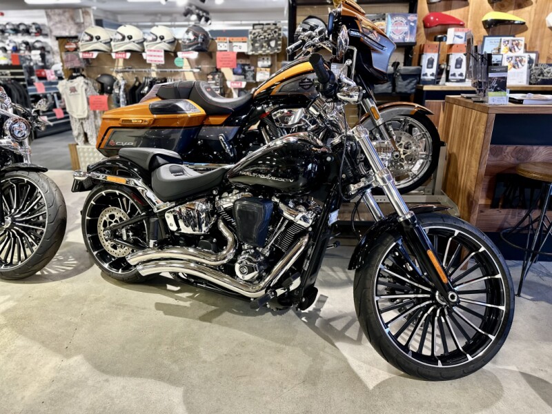 2025 Harley-Davidson® Breakout™ Vivid Black