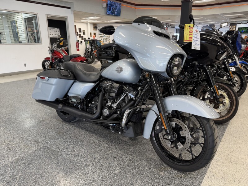 2023 Harley-Davidson® Street Glide® Special Atlas Silver Metallic - Black Finish
