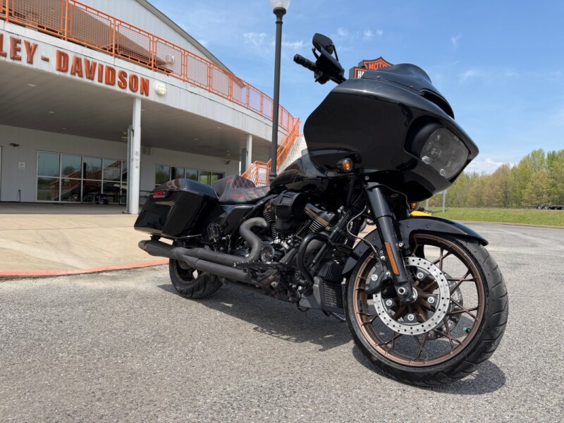 2022 Harley-Davidson® Road Glide® ST Vivid Black