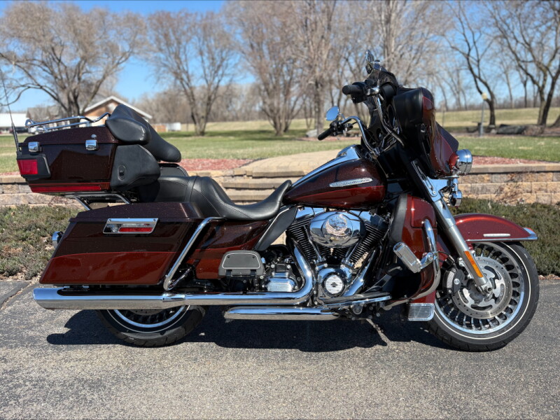 2011 Harley-Davidson® Electra Glide® Ultra Limited Two-Tone Candy Orange/Beer Bottle