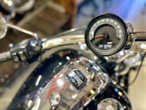 2025 Harley-Davidson® Breakout™ Vivid Black thumb 2