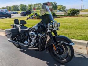 2025 Harley-Davidson® Heritage Classic thumb 3