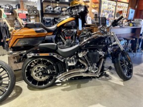 2025 Harley-Davidson® Breakout™ Vivid Black thumb 3