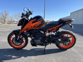 2020 KTM 200 Duke thumb 0