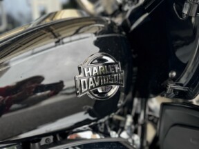 2026 Harley-Davidson® Road Glide Limited Vivid Black Chrome Trim thumb 0