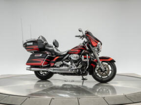 2017 Harley-Davidson® CVO™ Limited Black Garnet & Electric Red Pearl with Carbon Dust including Cont thumb 0