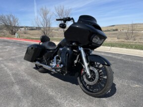 2016 Harley-Davidson® Road Glide® thumb 3