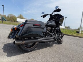 2022 Harley-Davidson® Road Glide® ST Vivid Black thumb 1