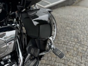 2026 Harley-Davidson® Road Glide Limited Vivid Black Chrome Trim thumb 0