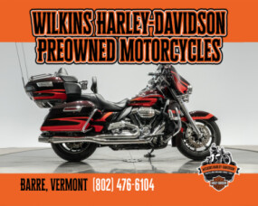 2017 Harley-Davidson® CVO™ Limited Black Garnet & Electric Red Pearl with Carbon Dust including Cont thumb 2