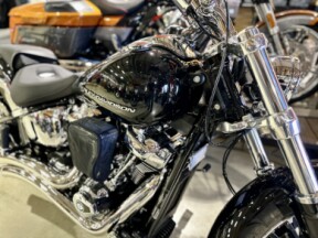 2025 Harley-Davidson® Breakout™ Vivid Black thumb 0