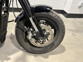 2022 Harley-Davidson® Fat Bob® 114 Vivid Black FXFBS thumb 2