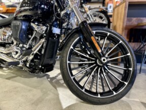 2025 Harley-Davidson® Breakout™ Vivid Black thumb 1