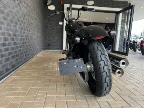 2019 Harley-Davidson® Street Bob® Vivid Black thumb 1