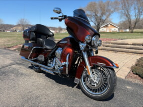 2011 Harley-Davidson® Electra Glide® Ultra Limited Two-Tone Candy Orange/Beer Bottle thumb 3