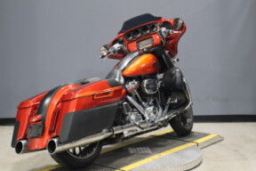 2018 Harley-Davidson® CVO™ Street Glide® FLHXSE thumb 0