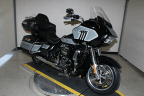 2019 Harley-Davidson Road Glide Ultra Grand American Touring FLTRU thumb 2