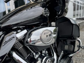2026 Harley-Davidson® Road Glide Limited Vivid Black Chrome Trim thumb 1