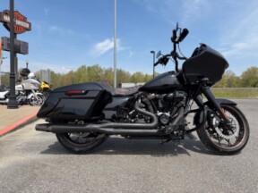 2022 Harley-Davidson® Road Glide® ST Vivid Black thumb 2