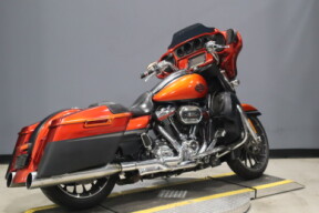 2018 Harley-Davidson® CVO™ Street Glide® FLHXSE thumb 1