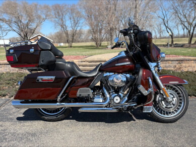 2011 Harley-Davidson® Electra Glide® Ultra Limited Two-Tone Candy Orange/Beer Bottle