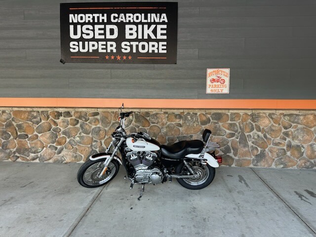 2006 Harley-Davidson® Sportster® 1200 Low G WHT/BLK W/PINSTRIPE