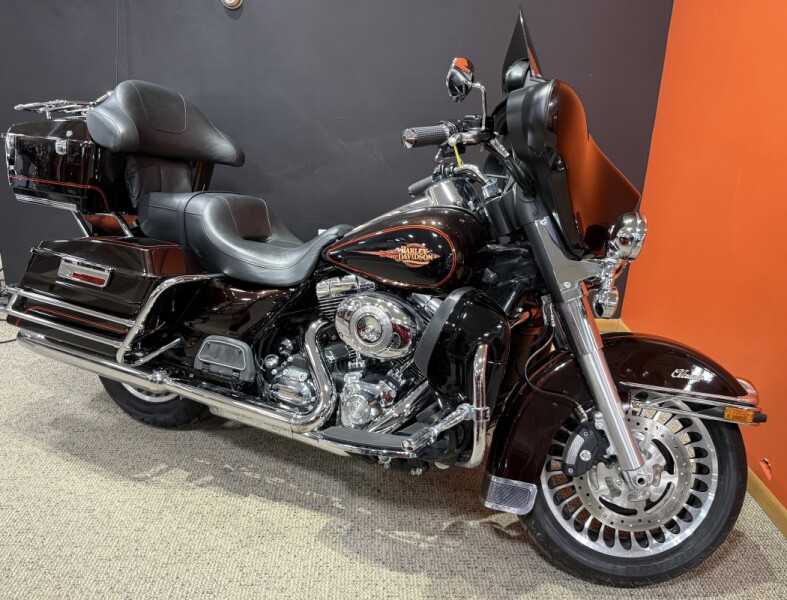 2011 Harley-Davidson® Electra Glide® Classic MERLOT/V BLK W/PINSTRIPE