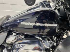 2020 Harley-Davidson® Ultra Limited Midnight Blue/Barracuda Silver FLHTK thumb 3