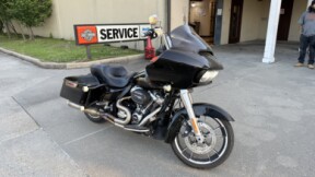 2022 Harley-Davidson® Road Glide® thumb 2