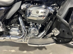 2020 Harley-Davidson® Ultra Limited Midnight Blue/Barracuda Silver FLHTK thumb 1