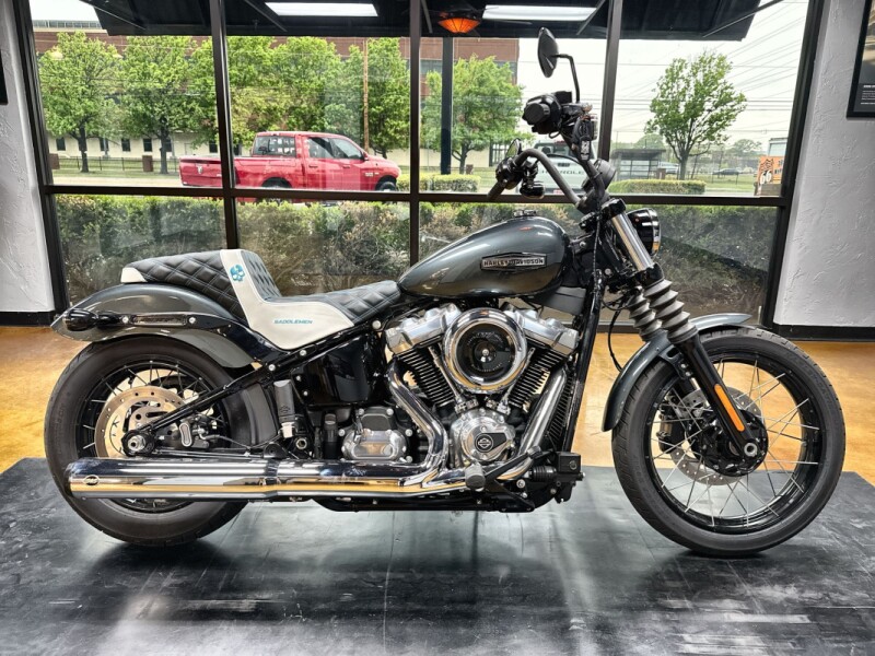 2025 Harley-Davidson® Street Bob® Iron Horse Metallic w/Cast Wheels