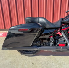 2020 Harley-Davidson® Street Glide® Special Vivid Black thumb 2