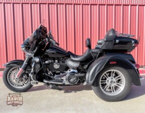 2021 Harley-Davidson® Tri Glide® Ultra Vivid Black thumb 3