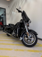 2015 Harley-Davidson® Electra Glide® Ultra Classic™ - Vivid Black thumb 3