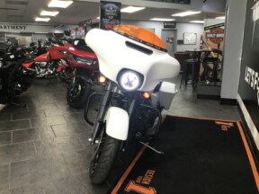 2018 Harley-Davidson® Street Glide® Special Bonneville Salt Denim thumb 2