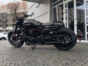2026 Harley-Davidson® Sportster® S Vivid Black Black Trim thumb 1