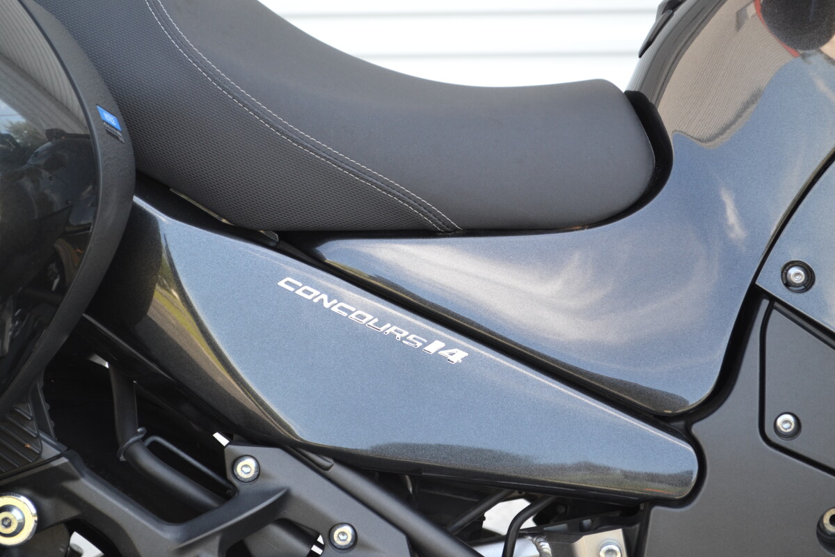 2018 Kawasaki Concours® 14 ABS Metallic Carbon Gray, photo 4