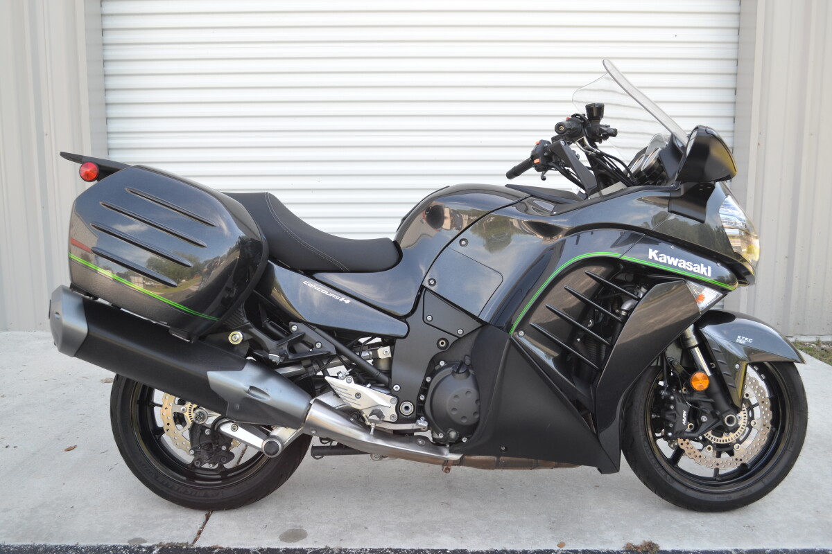 2018 Kawasaki Concours® 14 ABS Metallic Carbon Gray