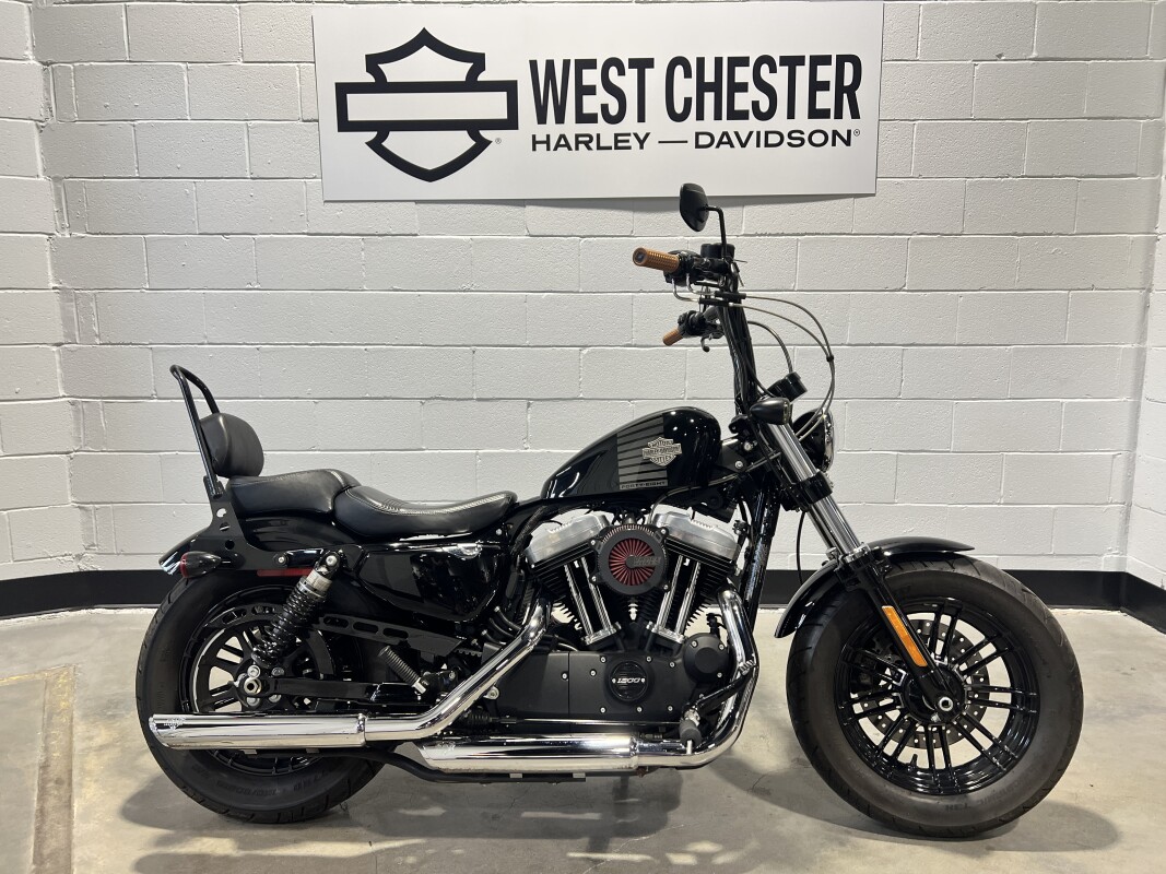 2016 Harley-Davidson® Roadster™ Vivid Black & Charcoal Denim
