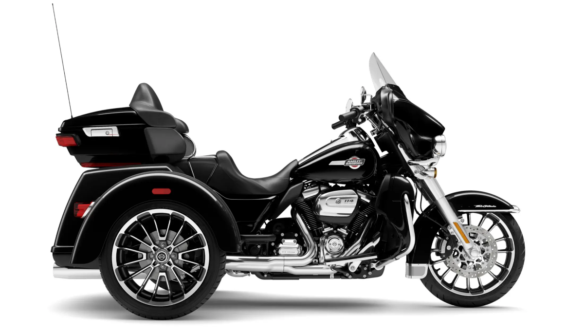 Harley-Davidson® Tri Glide® Ultra 2025 FLHTCUTG VIVID BLACK