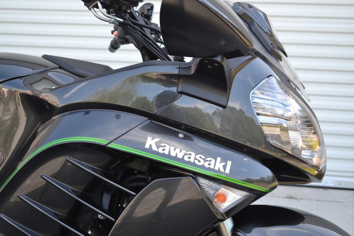 2018 Kawasaki Concours® 14 ABS Metallic Carbon Gray, photo 3