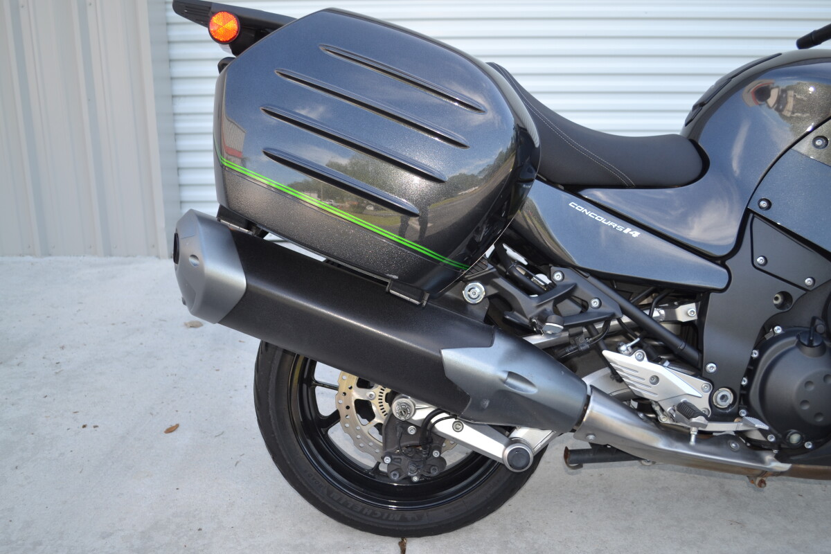 2018 Kawasaki Concours® 14 ABS Metallic Carbon Gray, photo 5