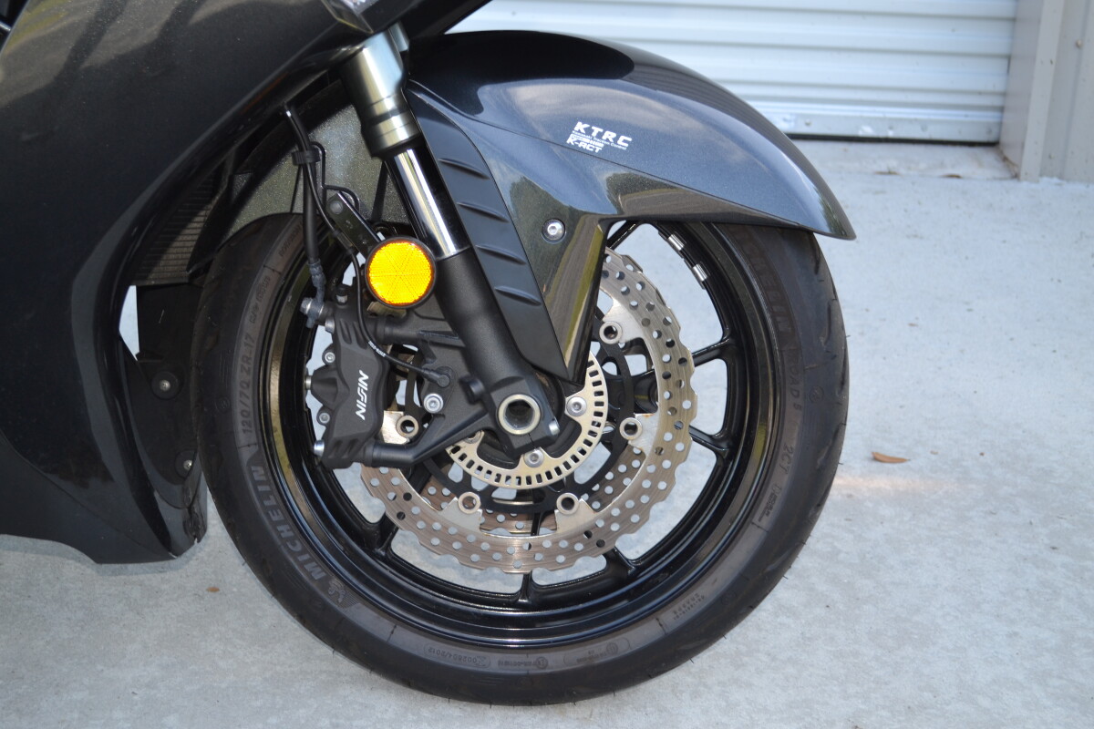 2018 Kawasaki Concours® 14 ABS Metallic Carbon Gray, photo 2