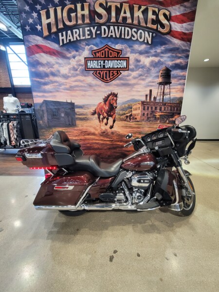 2019 Harley-Davidson® Electra Glide® Ultra Classic® Twisted Cherry FLHTCU