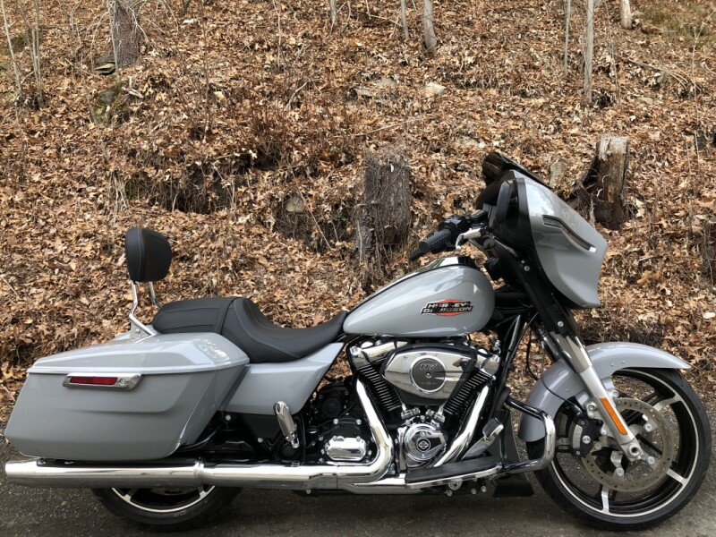 2024 Harley-Davidson® Street Glide® Billiard Gray